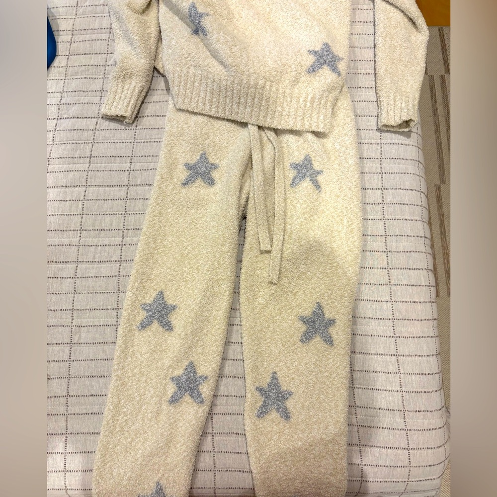 Splendid women’s Cozy Cream and Gray Sweater 
Set